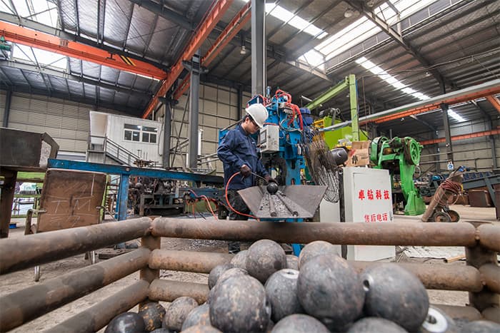 陕西网架配件-螺栓球加工车间